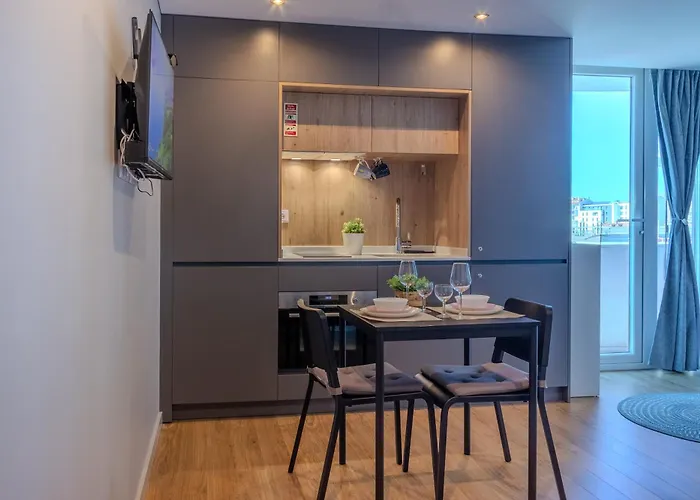 شقة Modern In أفيرو