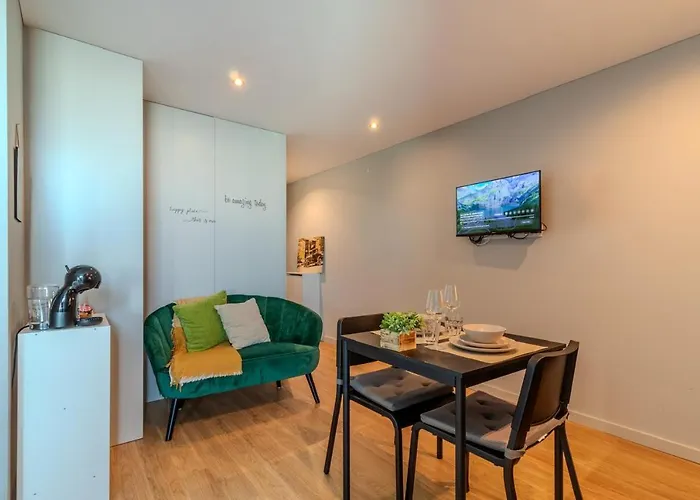 Modern In شقة أفيرو